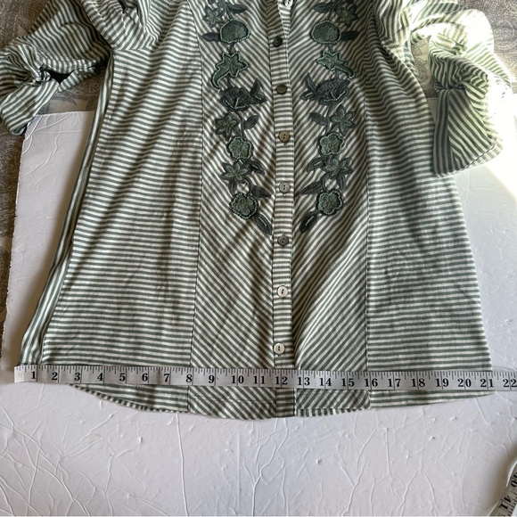 Soft Surroundings Women’s Sage Green & White Embroidery Anisa Tunic-Petite Small - Picture 8 of 11